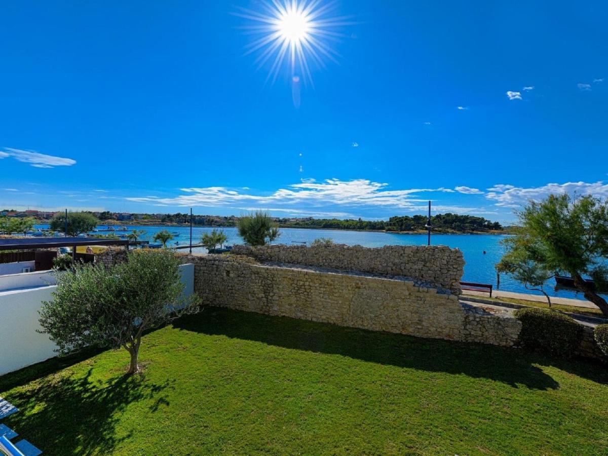 Modern Villa in Nin with Terrace Exterior foto